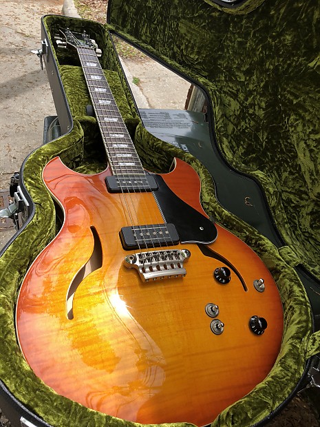 How Prince and the Vox HDC-77 Guitar Defined an Era of Funk
