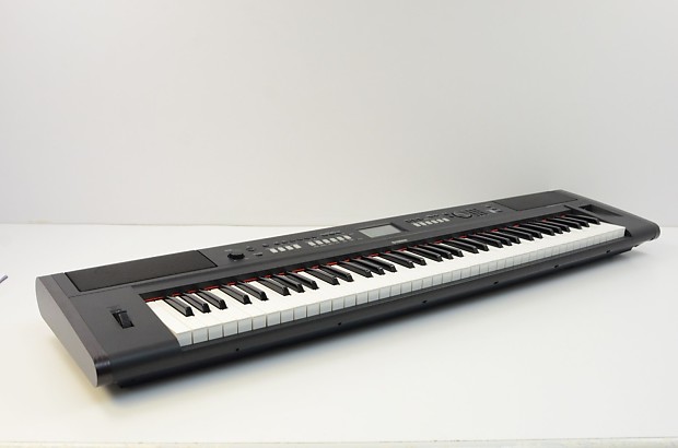 Yamaha Piaggero NP-V80 76-Key Lightweight Compact Digital