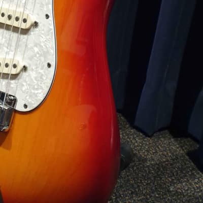 Fender Deluxe Stratocaster 2004 - Gloss Cherry Sunburst image 4