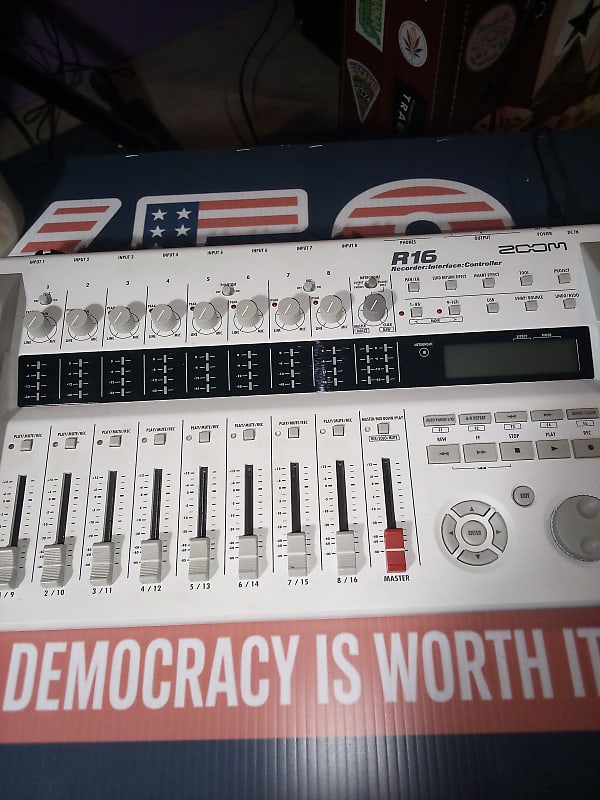 Zoom R16 USB Audio Interface / Digital Multitrack Recorder