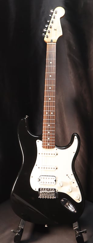 Fender ストラトキャスターメキシコ1998年製 HSS 改造有ソフトケース Fender ストラトキャスターメキシコ1998年製 HSS 改造有ソフト