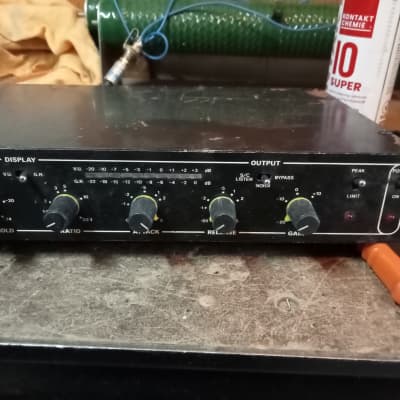 Drawmer DL221 Dual Compressor Limiter | Reverb