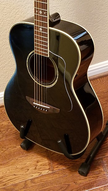 Paul simon yamaha store guitar