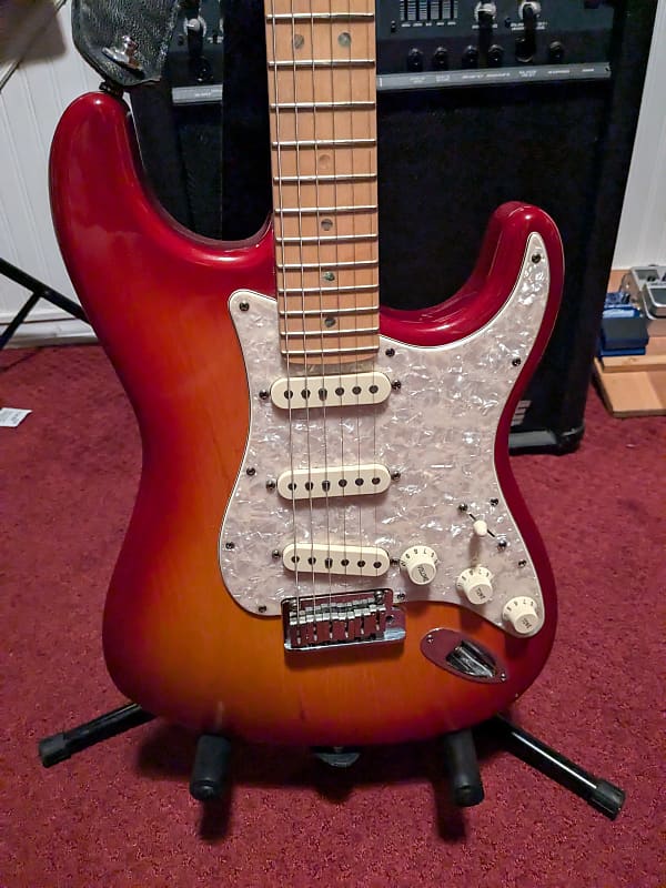最終価格　FENDER USA STRATOCASTER ASH Fender USA Deluxe Ash Stratocaster in Tobacco Burst - Guitar
