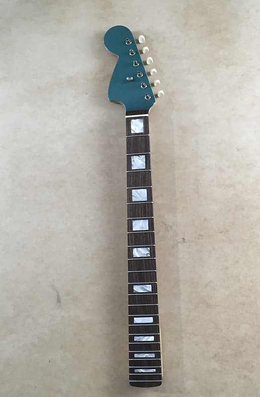 Left handed jazzmaster deals neck