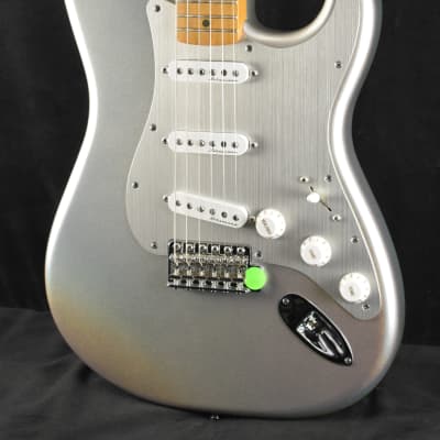 Fender H.E.R. Signature Stratocaster Chrome Glow image 2