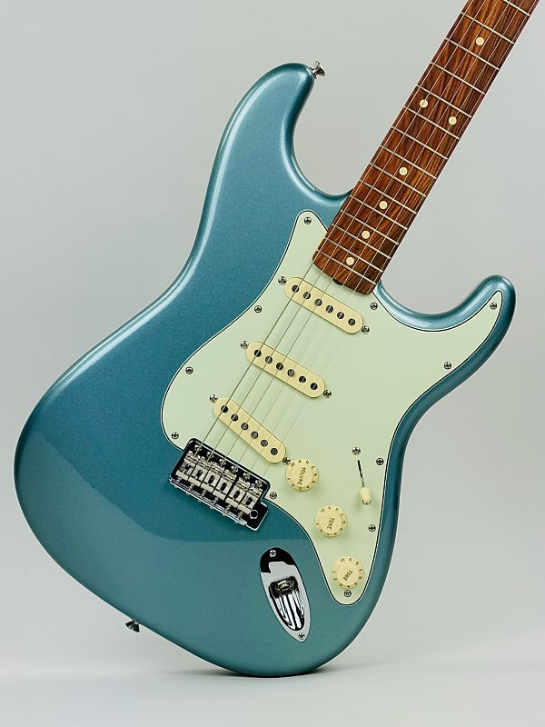 Fender '60s Vintera Stratocaster, MIM 2019 - Ice Blue Metallic image 1