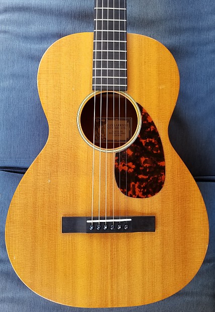 Larrivee O-01 Parlor Guitar, Sitka Spruce over Mahogany