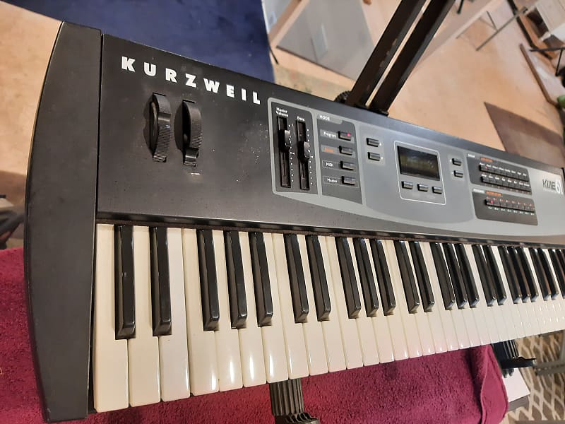 Kurzweil KME  61  Note Keyboard with new sustain pedal image 1