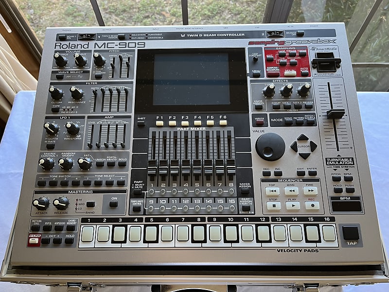 Roland MC-909 Groovebox | Reverb