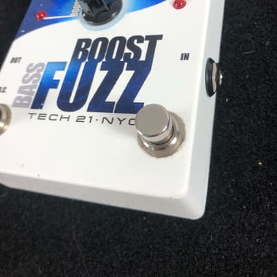 Tech 21 T21-BBF Analog Bass Boost Fuzz | Reverb