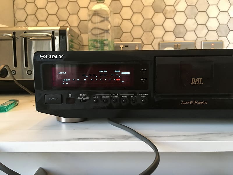 Sony DTC-ZE 700 1996 with manual and remote