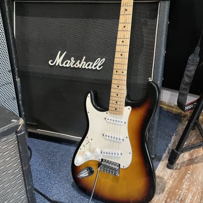 Left hand Fender Standard Stratocaster with Maple Fretboard 1998 - 2005 - Brown Sunburst for sale