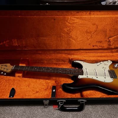 Fender American Vintage '65 Stratocaster 2013 - 2016 - 3-Color Sunburst image 1