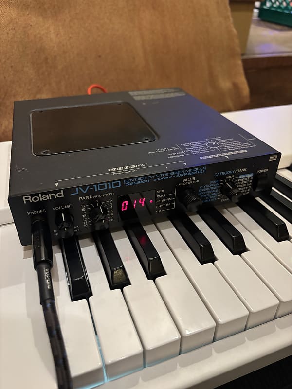 Roland JV-1010 64-Voice Synthesizer Module | Reverb