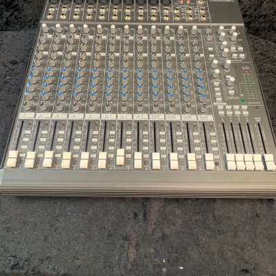 Mackie 1642-VLZ Pro 16-Channel Mic / Line Mixer | Reverb