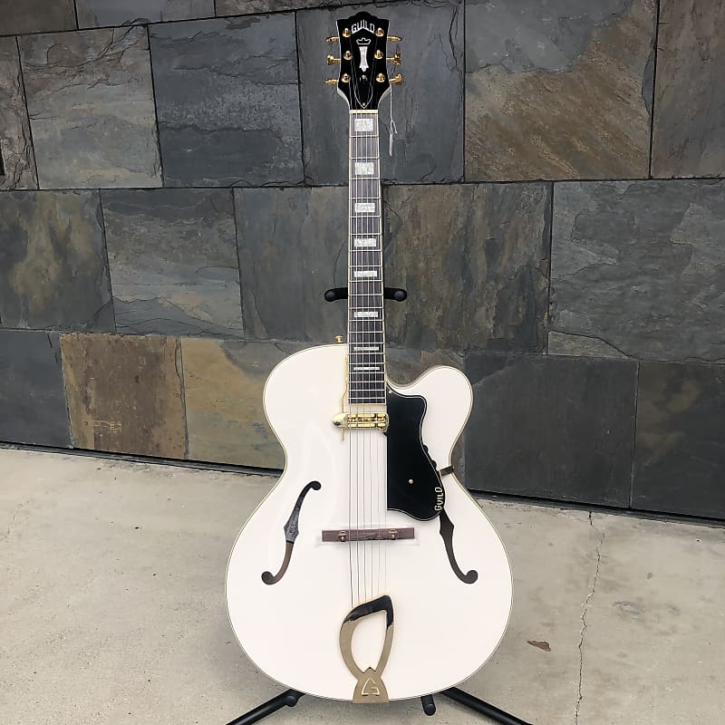 Guild A-150 Savoy Special Snowcrest White Hollow Body with Hardcase