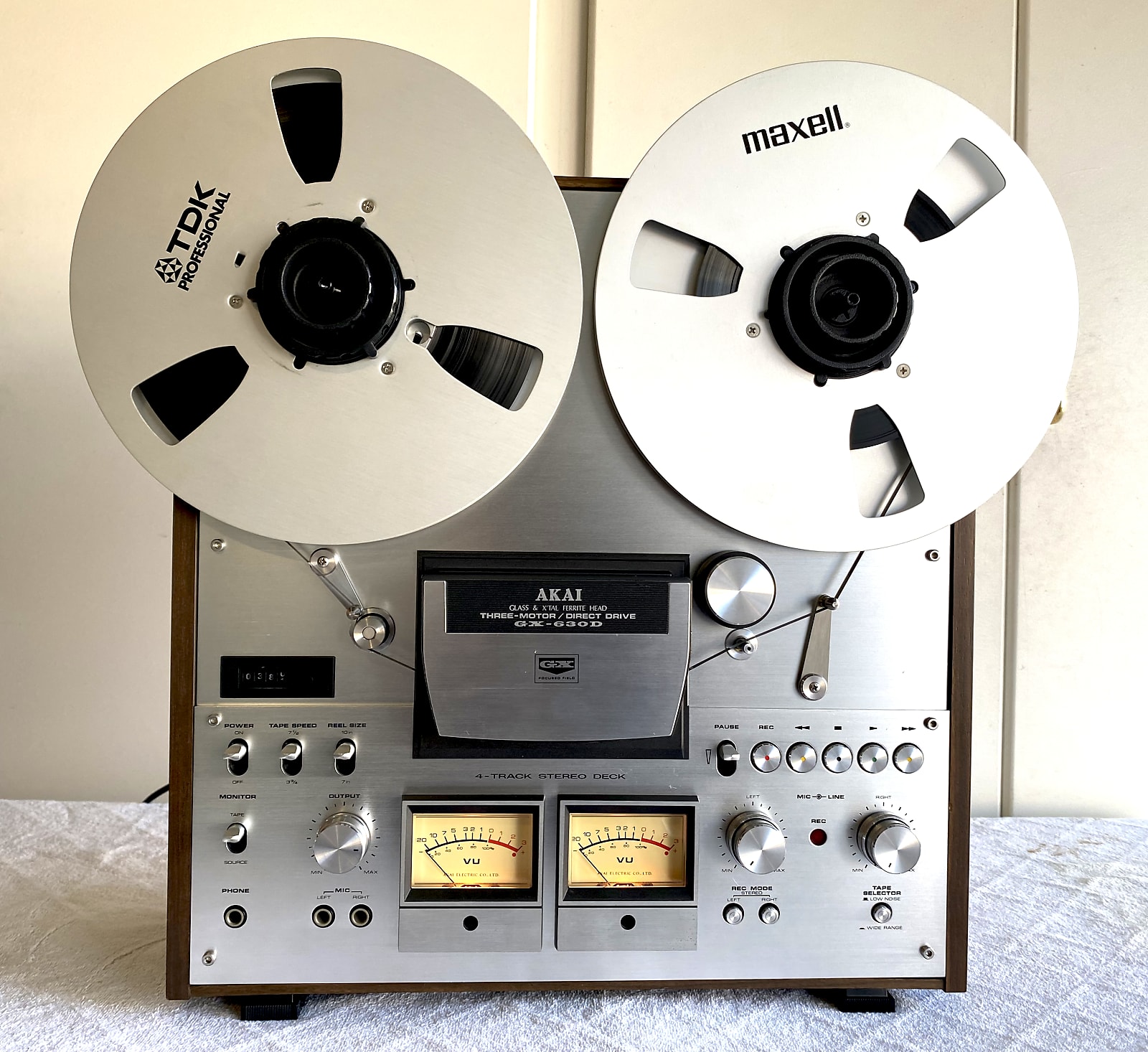 Wetzlar Germany Mai 2020 Akai 630D Reel Reel Audio Tape – Stock