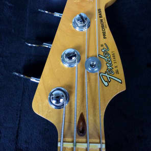 Fender P-bass 1983 Cream/off White P Bass image 6
