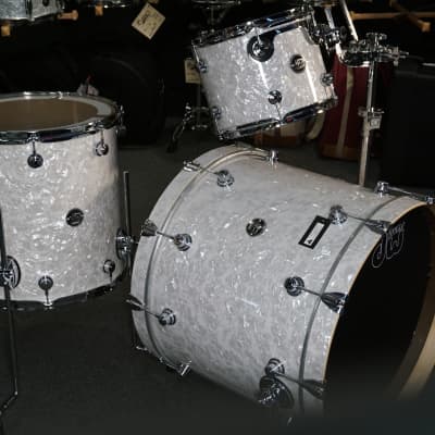 DW 12/16/22 Performance Series Drum Kit Set in White Marine Pearl image 2