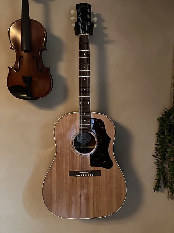 Gibson J-15 2014 - 2019