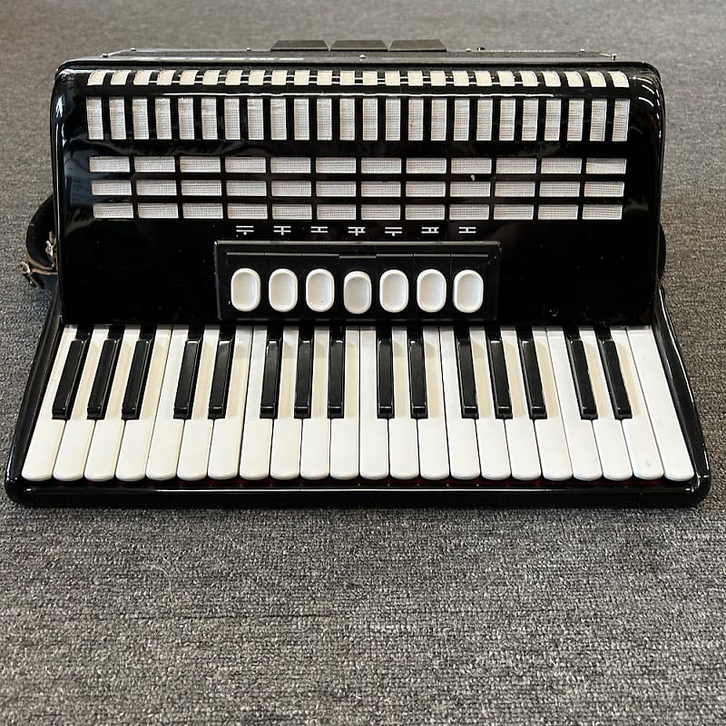 Hohner Student 80 - Black | Reverb