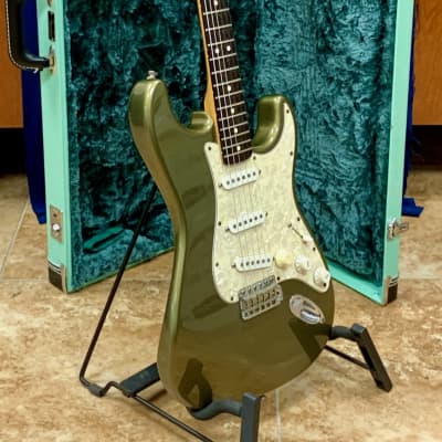 Fender Stratocaster Deluxe Series With Active Pick-Ups  2000-2001 - Sage Green With Teal Hard Case image 10