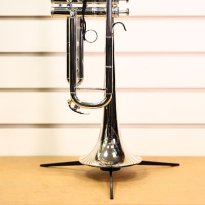 Yamaha YTR-8335RGS Xeno Bb Trumpet with Reversed Lead Pipe - Silver image 2