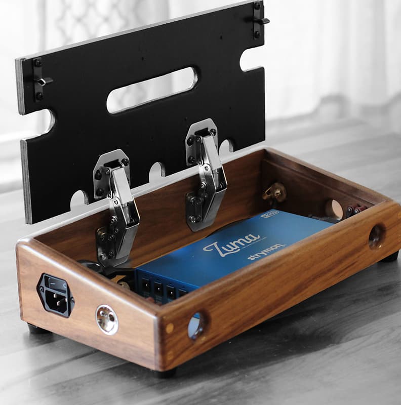 GroundSwell Pedalboard w Strymon Power Supply 13x6.5