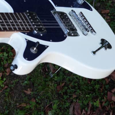First Act volkswagon electric guitar  white image 4