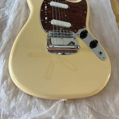 Squier Vintage Modified Mustang with Rosewood Fretboard 2014 - 2017 - Vintage White image 1
