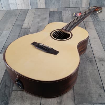 Crafter Mino 'Big' 'Rose' Electro Acoustic Guitar, Comfort Edge, Including Padded Gigbag image 3