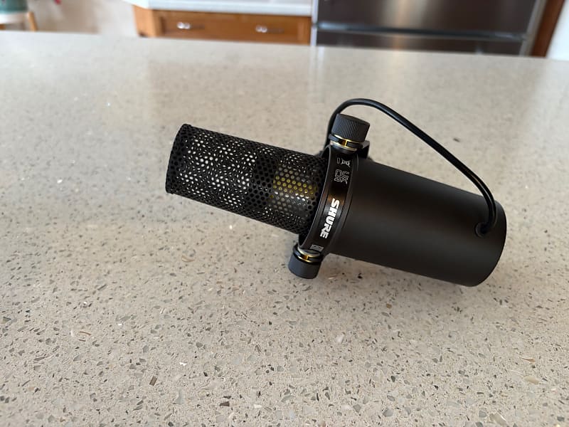 Shure SM7B Cardioid Dynamic Microphone | Reverb Canada Shure SM7B Cardioid Dynamic Microphone | Reverb Canada