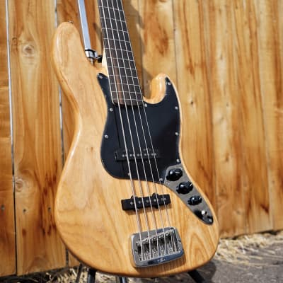 G&L USA JB-5 || Vintage Natural ||  Lined/FRETLESS || 5-String Bass w/ Case (2021) image 4