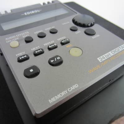 Roland Edirol R-1 Portable 24-bit Digital Recorder WAVE MP3