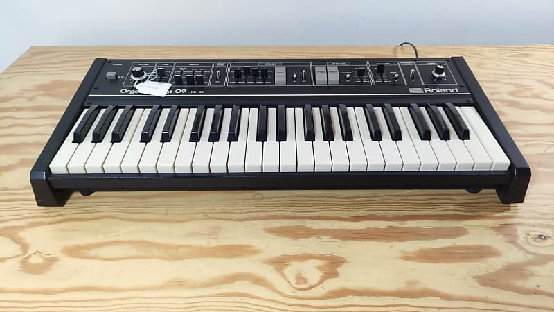 Roland RS-09 MKII string and organ synth - YouTube