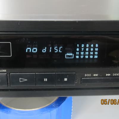Sony Model CDP-491 Single Disc CD player w Manual - Made in Japan - Tested image 2