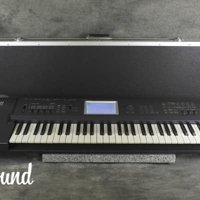 KORG TRITON Extreme Music workstation Synthesizer in Very Good Condition.