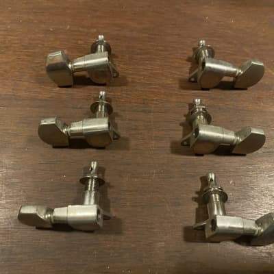 GOTOH 6-In-Line Vintage Style Staggered Tuners for Fender Strat