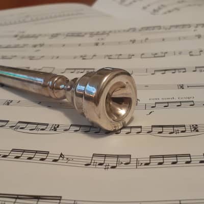 V cup store trumpet mouthpiece