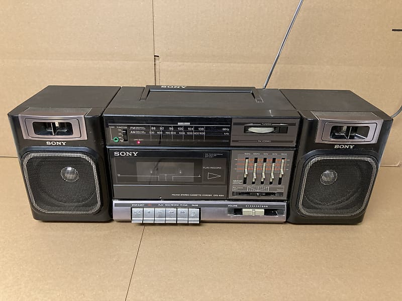 Vintage 1980s Sony CFS-1000 Radio Boombox Cassette-Recorder AM/FM
