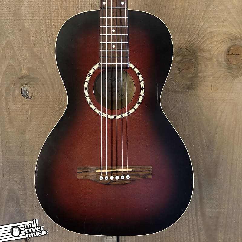 Art & Lutherie Ami Spruce Burgundy Parlor Acoustic Guitar Antique