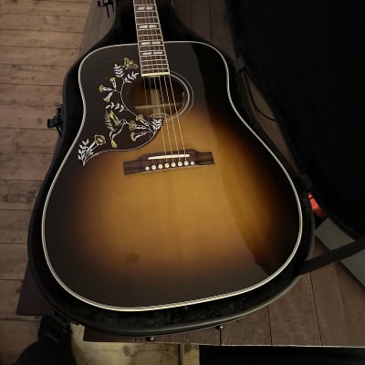 Gibson  Hummingbird  2022 Standard Burst image 2