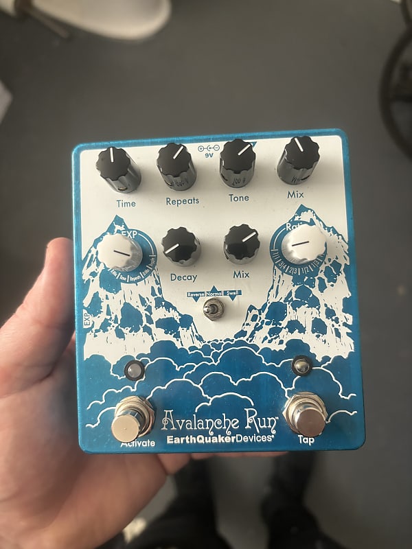 EarthQuaker Devices Avalanche Run Stereo Reverb & Delay with Tap Tempo V2