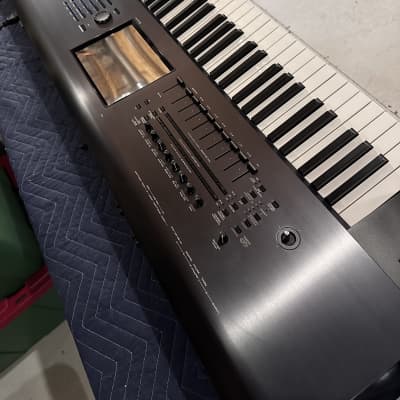 Korg KRONOS 73-Key *** UPGRADED *** Digital Synthesizer Workstation