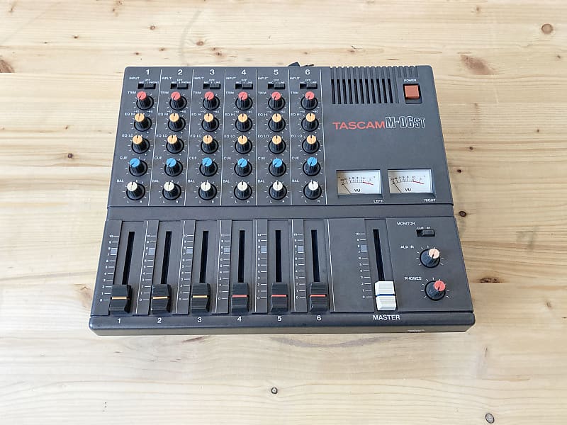 TASCAM M-06 ミキサー TASCAM M-06 ミキサー Tascam M-06 6 Channel Stereo Analog