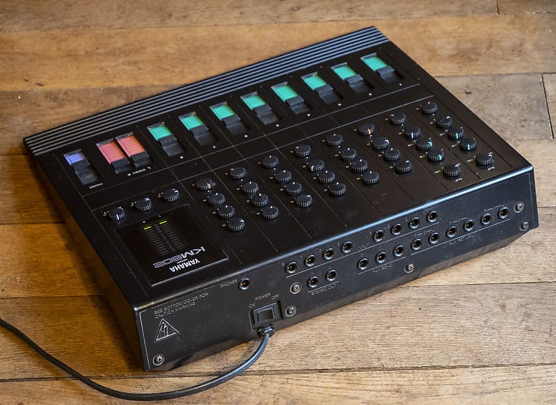 Yamaha KM802 vintage design 8 track audio mixer 1988 - black