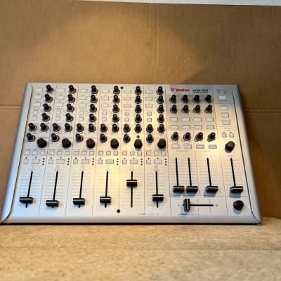 Vestax VCM-600 マルチトラックリミックスコントローラー 【公式通販】