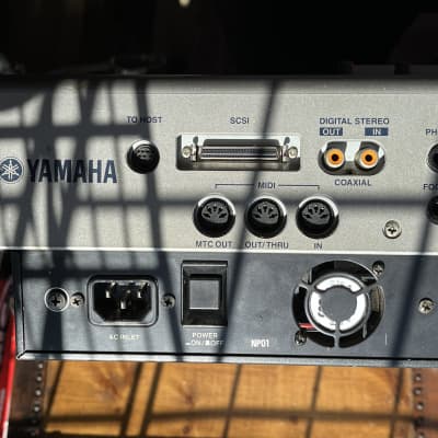 Yamaha AW2816 Professional Audio Workstation 16-Track Digital 