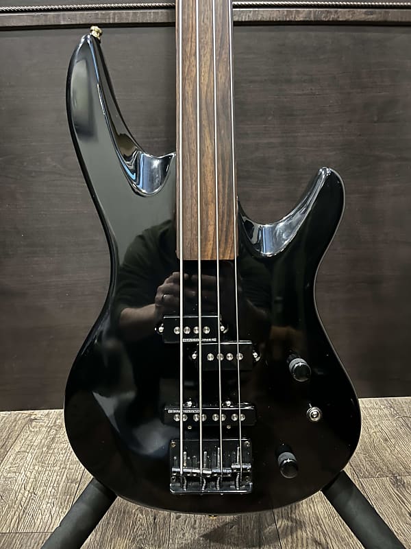 Samick fretless bass Reverb